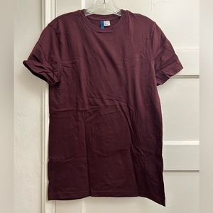 Short sleeve maroon t shirt